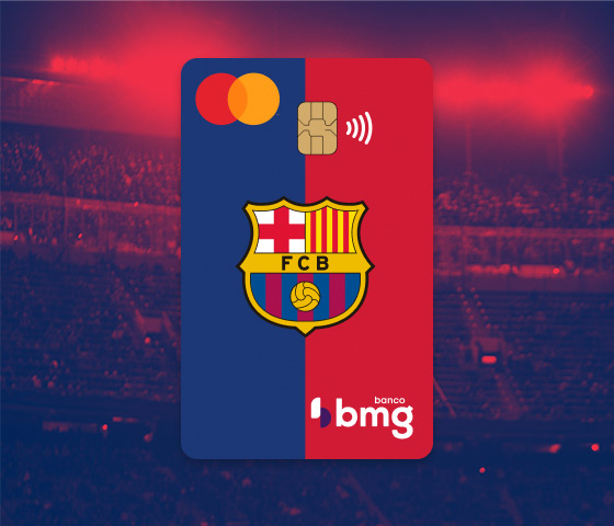 ”Cartão de crédito do Barcelona Bmg e ao fundo a torcida nas cores azul e vermelho do time